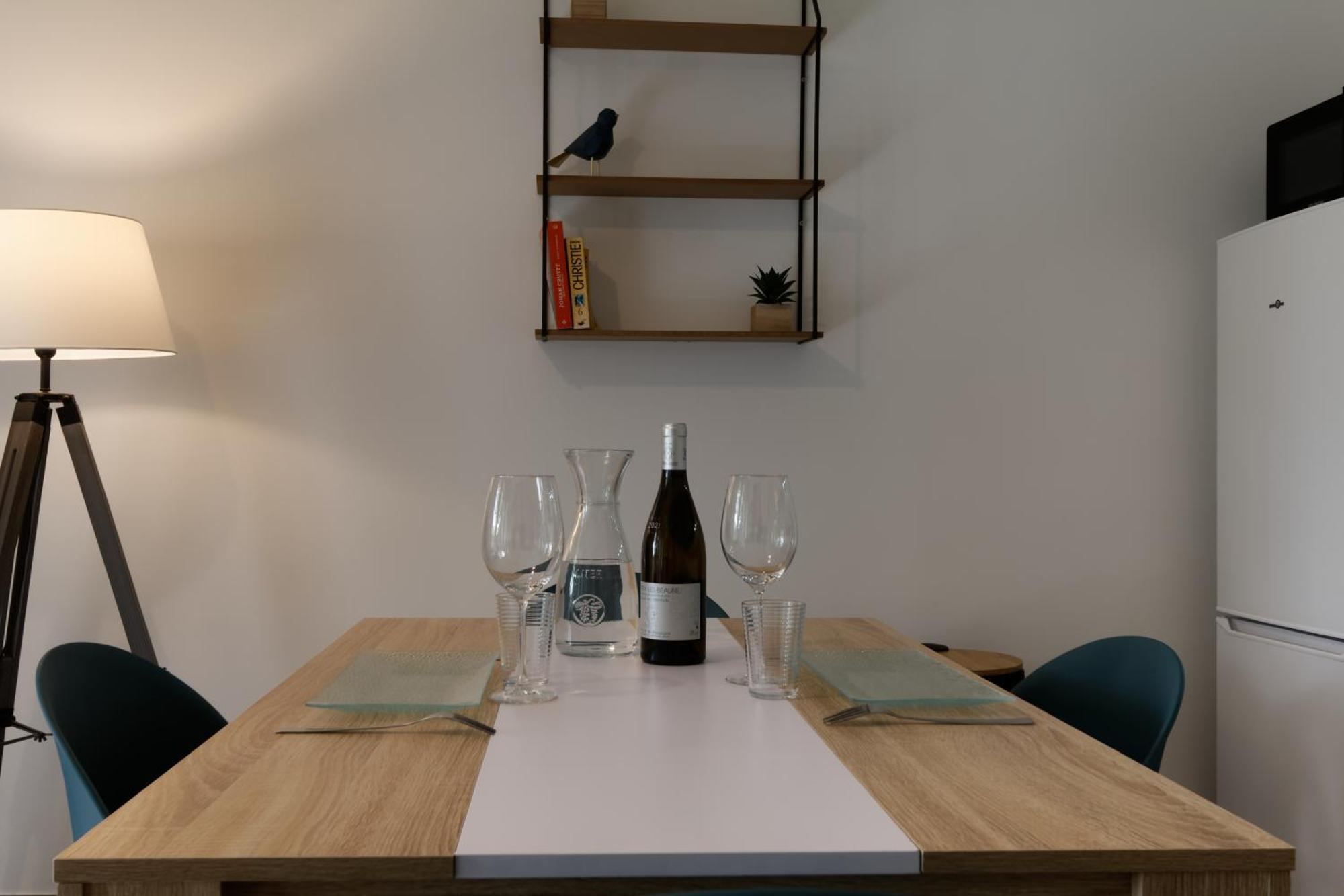 028- Chu Hopital, 2chambres, Parking, Tram Appartement *